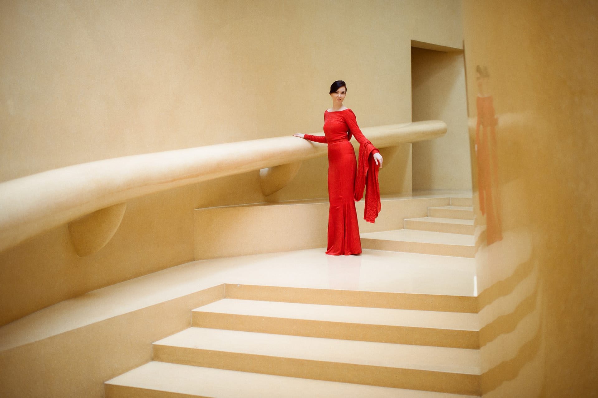 Brides awesome look in red dress 