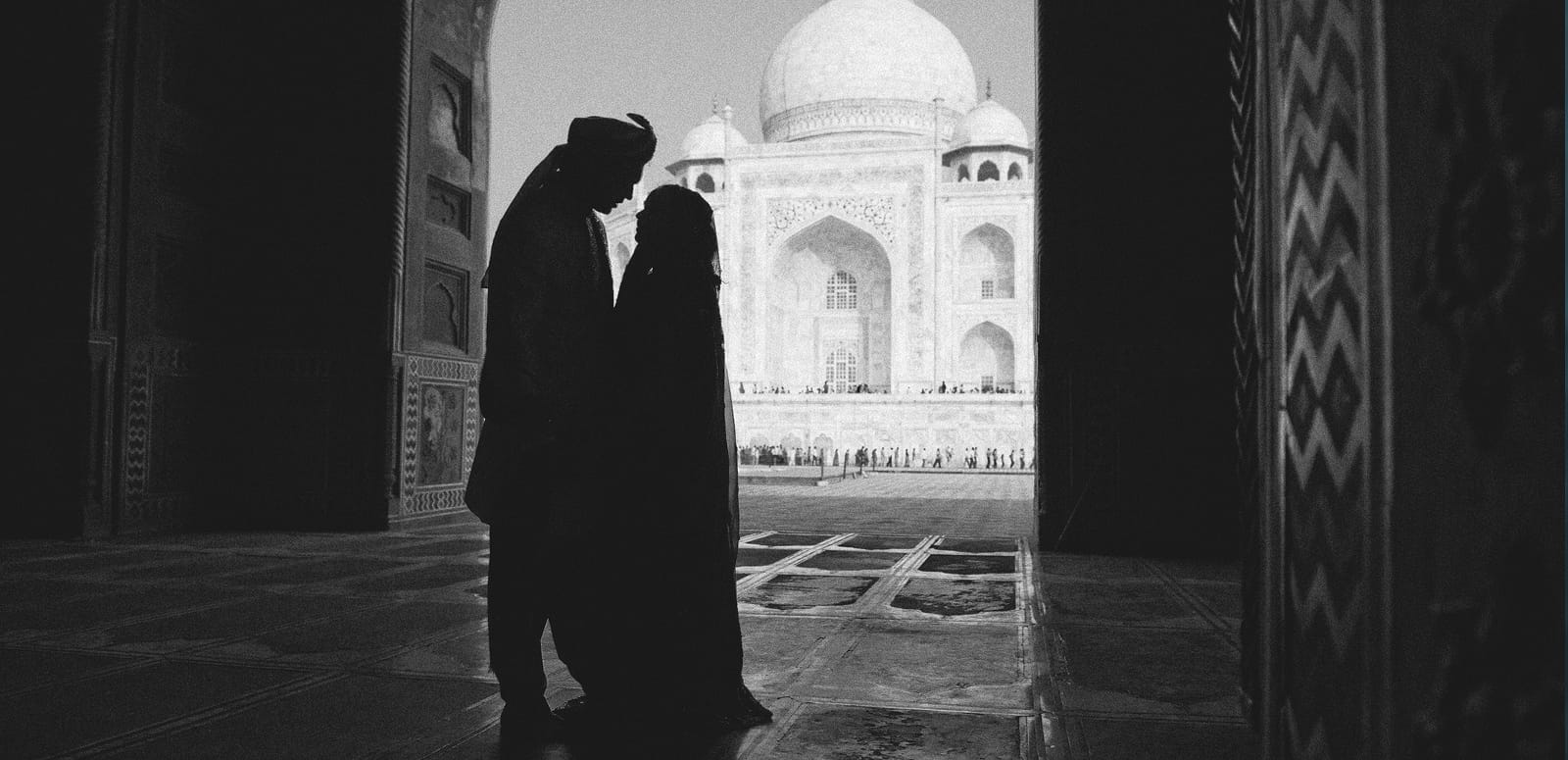 Beautiful Couple Shot at Taj Mahal 